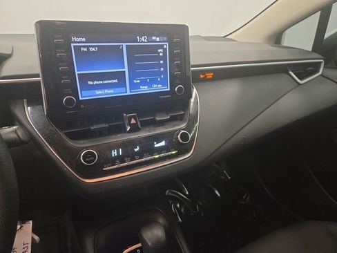 Used 2021 Toyota Corolla LE image 21