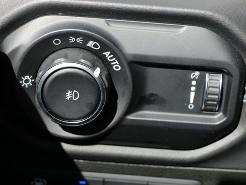 Used 2025 Jeep Wrangler Unlimited Sahara image 18