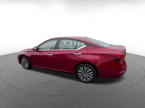 Used 2025 Nissan Altima 2.5 SV image 10