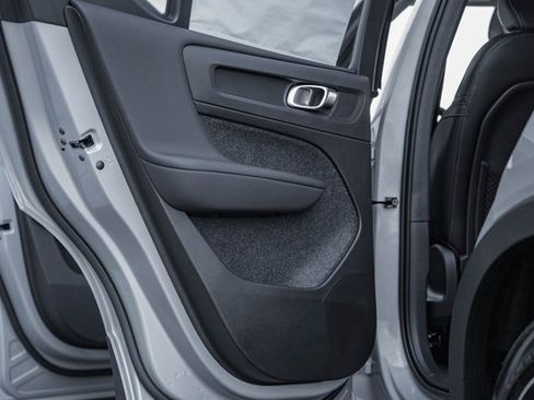 Certified 2025 Volvo XC40 B5 Ultra w/ Climate Package image 36