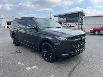 New 2025 Lincoln Navigator L Reserve w/ Jet Appearance Package