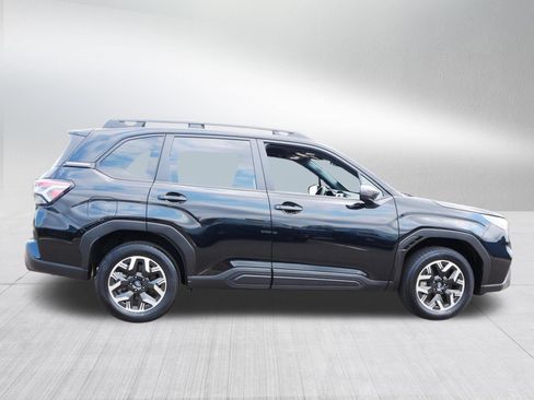 Used 2025 Subaru Forester Premium AWD/4WD image 8