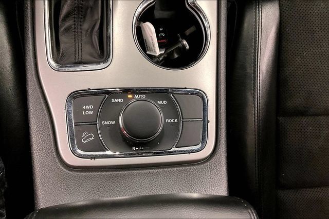 Used 2020 Jeep Grand Cherokee Altitude AWD/4WD image 37