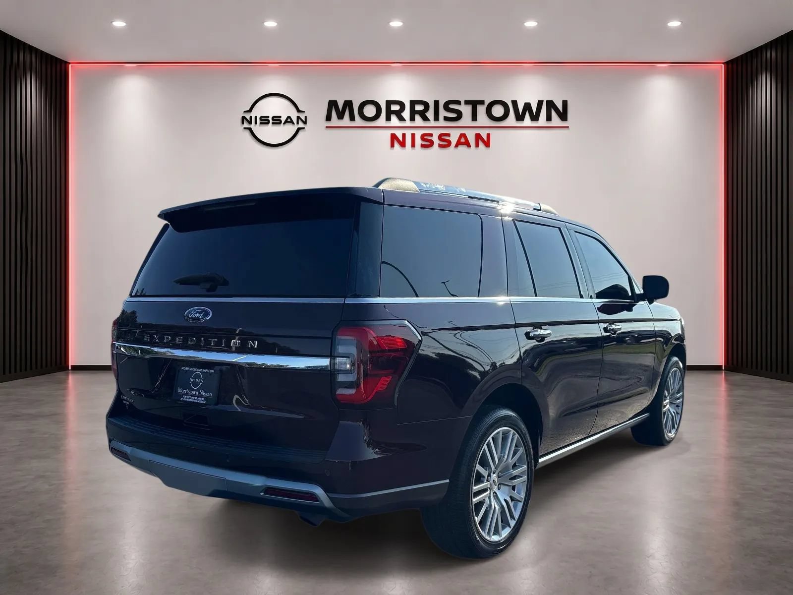 Used 2024 Ford Expedition Limited RWD image 3