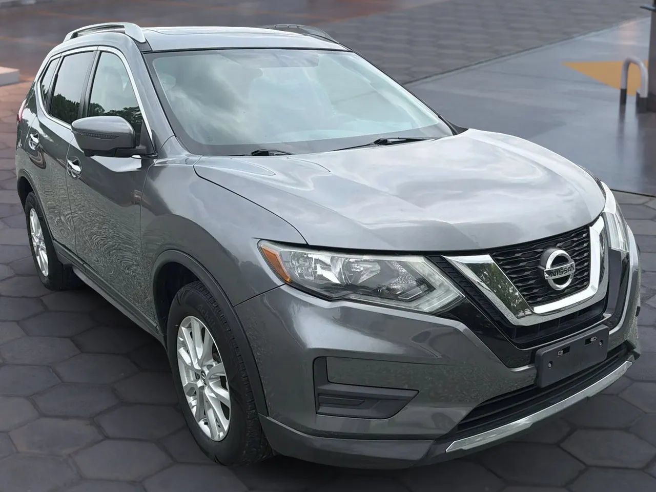 Used 2017 Nissan Rogue SV AWD/4WD image 19