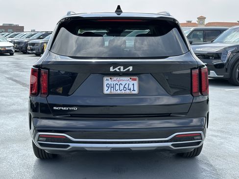 Certified 2023 Kia Sorento S FWD image 6