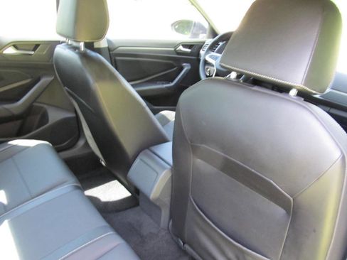 Used 2022 Volkswagen Jetta SE image 35