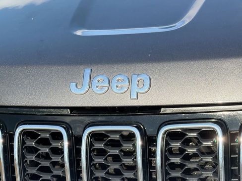 Used 2017 Jeep Grand Cherokee Laredo w/ Quick Order Package 23E image 12