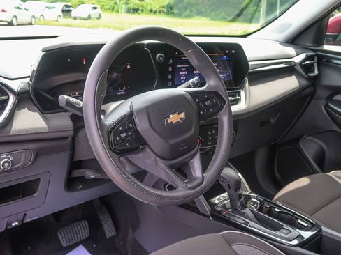 Used 2024 Chevrolet TrailBlazer LT AWD/4WD image 23