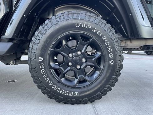 Used 2023 Jeep Gladiator Sport image 18