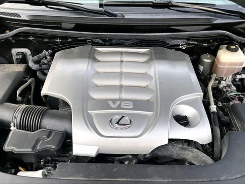 Used 2020 Lexus LX 570 4WD w/ Luxury Package image 32