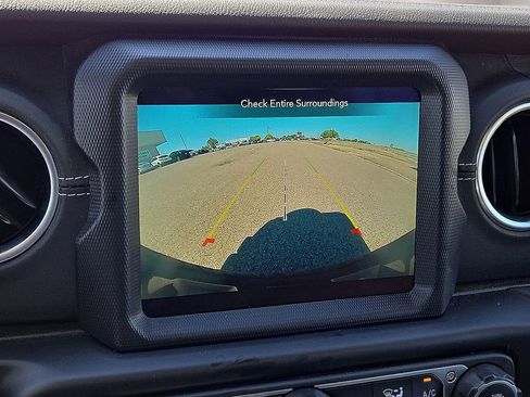 Used 2023 Jeep Wrangler Unlimited Sahara AWD/4WD image 26