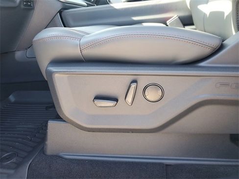 New 2025 Ford Expedition Active image 19