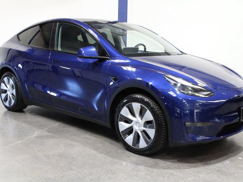 Used 2023 Tesla Model Y Long Range AWD/4WD image 2