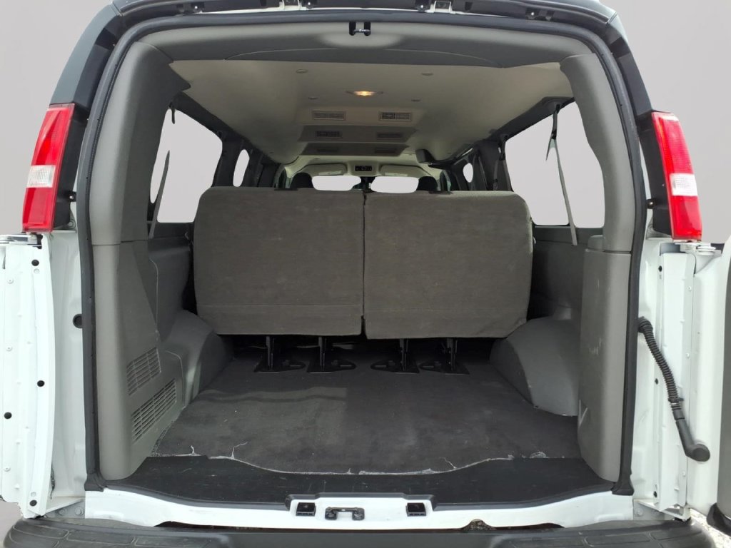 Certified 2025 Chevrolet Express 3500 LT w/ LT Preferred Equipment Group RWD image 31