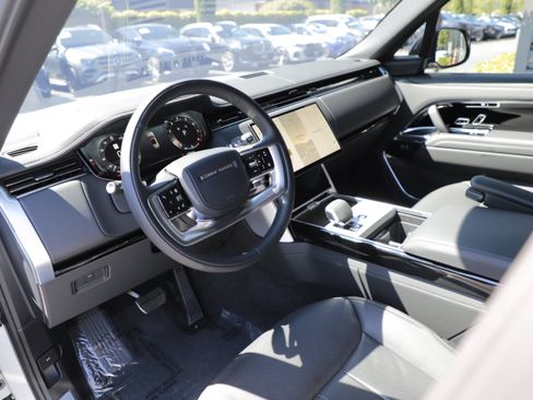 Certified 2025 Land Rover Range Rover SE AWD/4WD image 20