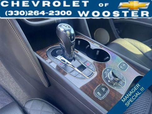 Used 2017 Bentley Bentayga image 24