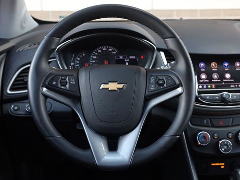 Used 2021 Chevrolet Trax LT w/ LT Convenience Package FWD image 33