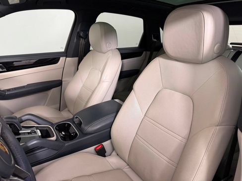 Used 2022 Porsche Cayenne AWD/4WD image 5