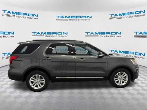 Used 2017 Ford Explorer XLT w/ Equipment Group 201A FWD image 6