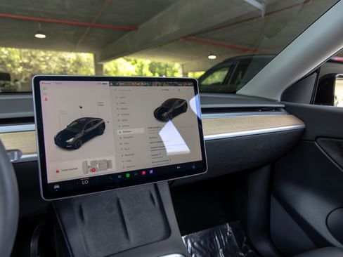 Used 2021 Tesla Model Y Long Range image 33