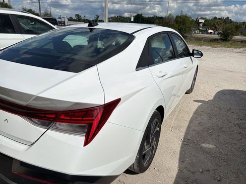 Used 2025 Hyundai Elantra SEL FWD image 7