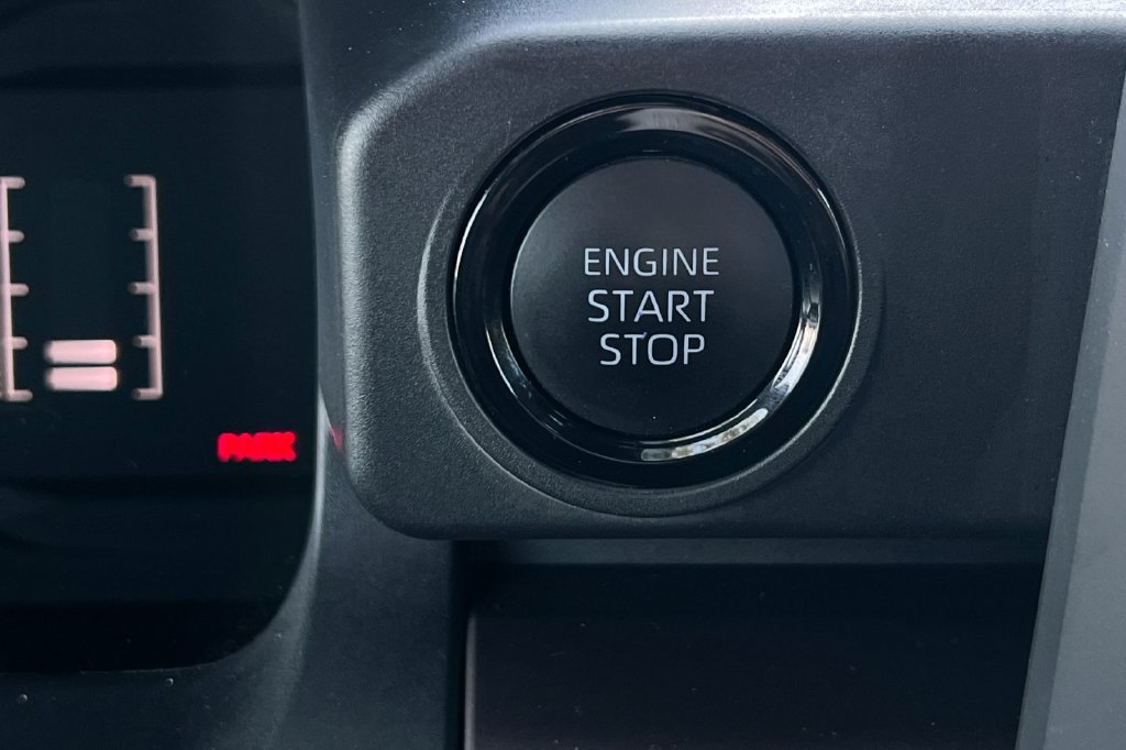 Certified 2025 Toyota Tacoma SR5 AWD/4WD image 25