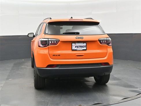 New 2026 Jeep Compass Latitude w/ Mopar Graphics Package image 9