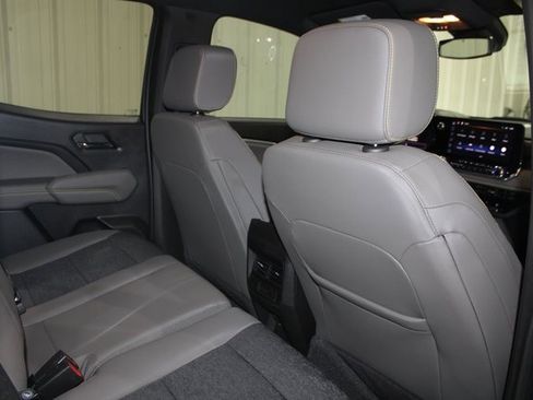 Used 2024 Chevrolet Colorado ZR2 w/ Technology Package image 23