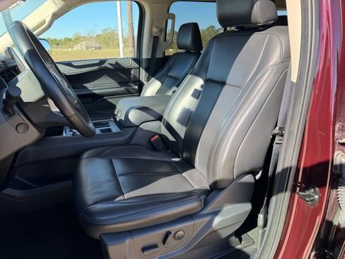 Used 2024 Ford Expedition Max XLT image 10