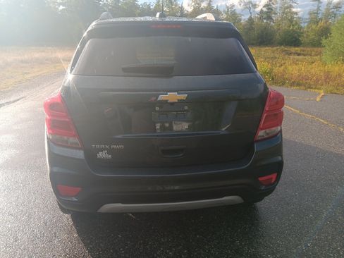 Used 2022 Chevrolet Trax LT w/ LT Convenience Package image 6