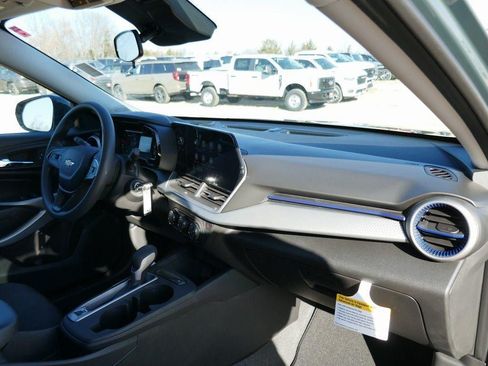 New 2026 Chevrolet Trax LS w/ LS Convenience Package FWD image 9
