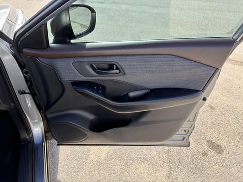 Used 2021 Nissan Rogue S image 30