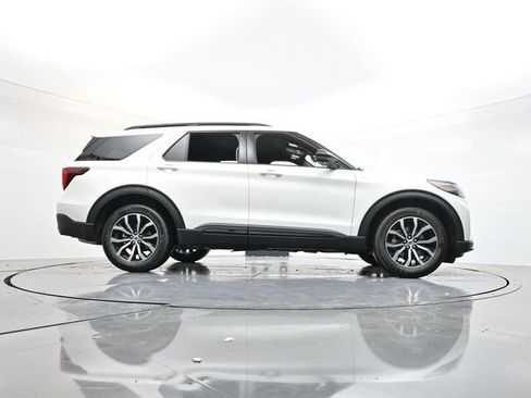 Used 2026 Ford Explorer ST-Line RWD image 33