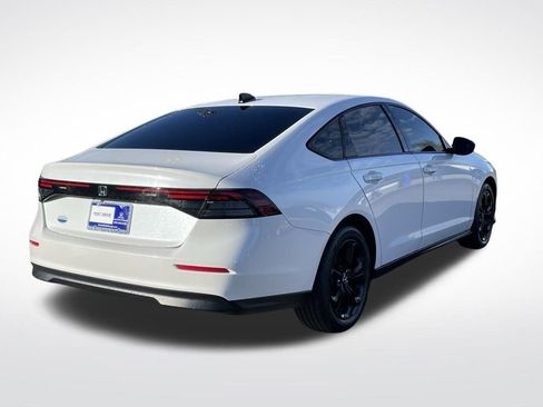 Certified 2025 Honda Accord SE image 6