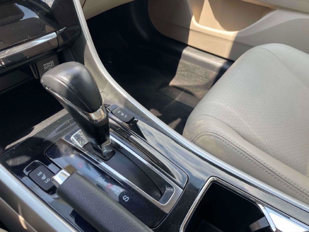 Used 2016 Honda Accord Touring image 31