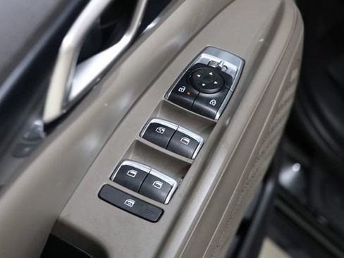 Used 2025 Kia Carnival FWD image 19