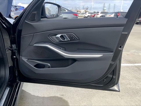 Certified 2025 BMW 330i Sedan image 26
