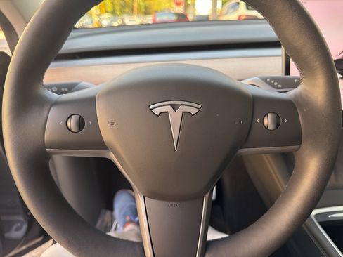 Used 2023 Tesla Model Y Performance image 29