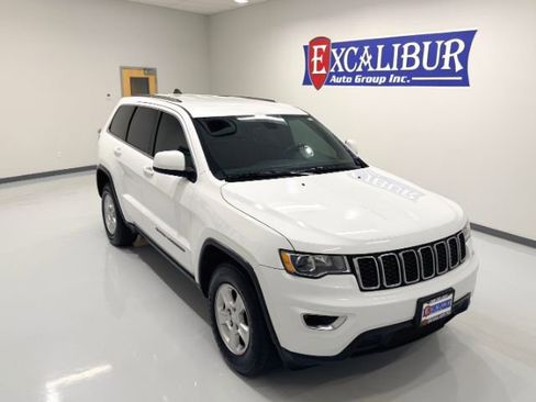 Used 2017 Jeep Grand Cherokee Laredo AWD/4WD image 1