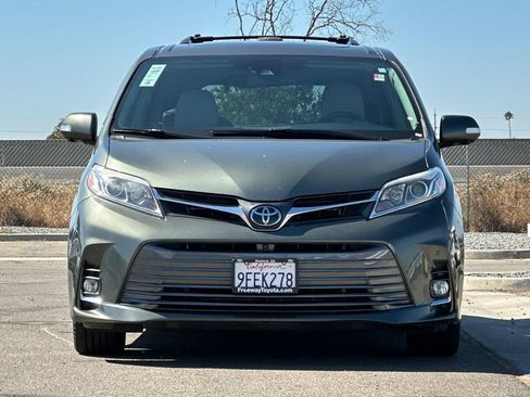 Certified 2020 Toyota Sienna Limited Premium FWD image 11