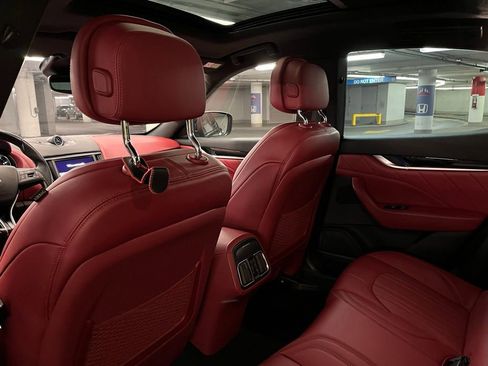 Used 2021 Maserati Levante image 21