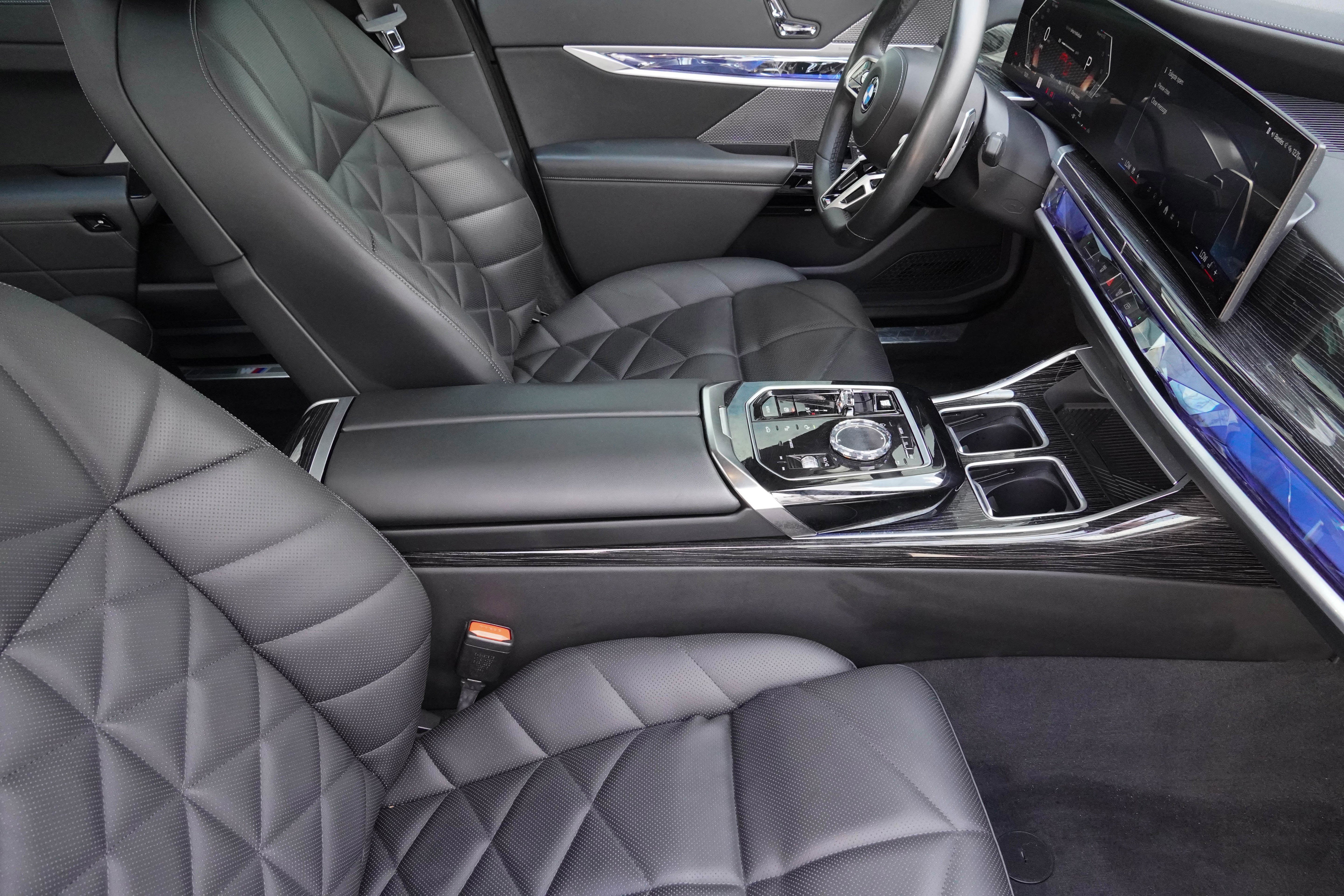 Used 2023 BMW 740i RWD image 12