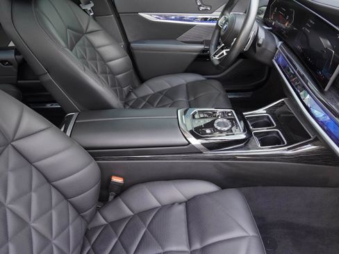 Used 2023 BMW 740i RWD image 12