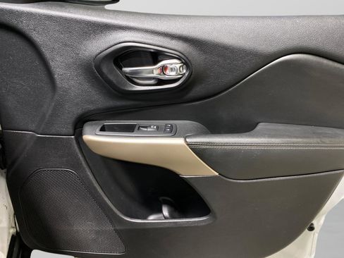 Used 2018 Jeep Cherokee Limited w/ High Altitude Package image 22