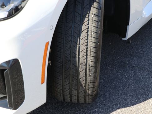 Certified 2025 BMW 230i Coupe w/ Convenience Package image 7