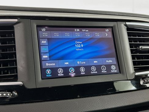 Used 2020 Chrysler Pacifica Touring-L image 21