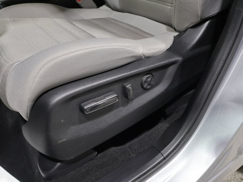 Used 2018 Honda CR-V EX image 12