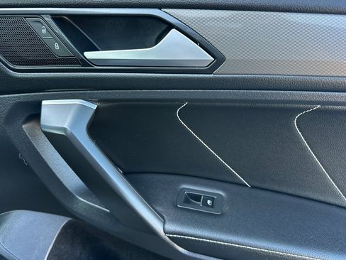 Used 2022 Volkswagen Tiguan SE image 23