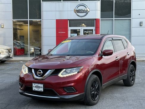 Used 2015 Nissan Rogue S image 1